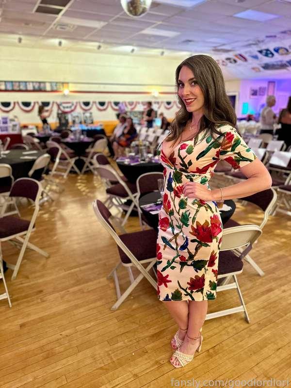 #bigtits #milf #mom #stepmom #fantasy #roleplay #brunette #hourglass #over40 #amateur #blueeyes #longhair #bighips #girlfriend #dress #sfw

The burlesque show was sooooo much fun!! I completely forgot to take pics after this one pre-show. 