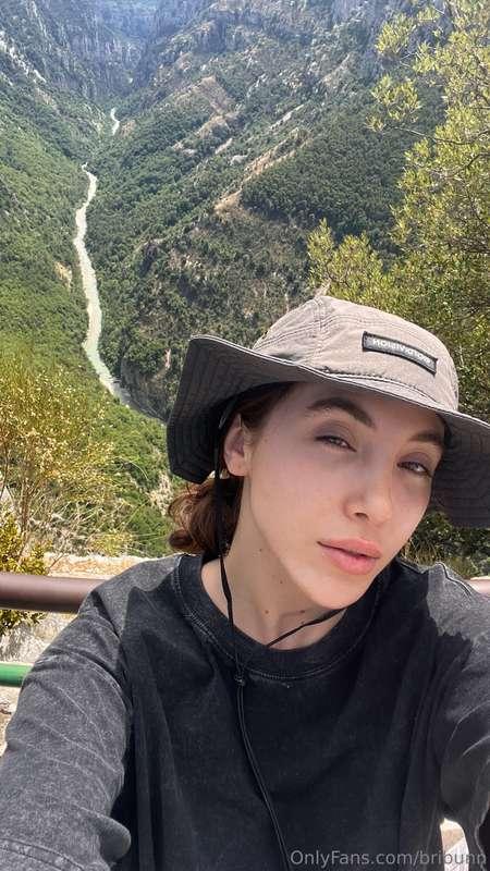 Mountains are my happy place 🏔 Fresh air, messy hair… It fee..