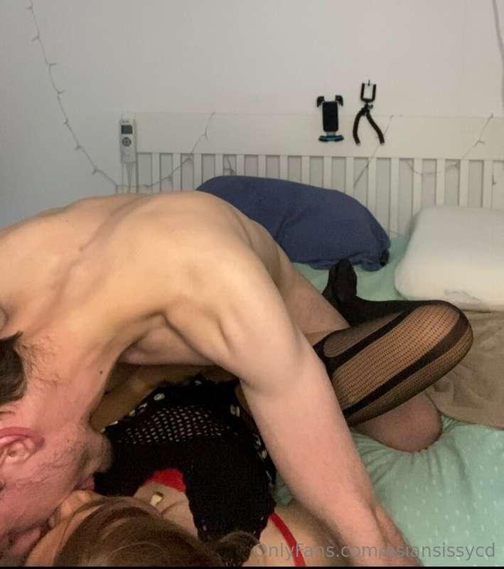 THE LAST REMAINING GUY FROM "GROUP FUN" MAKES ME CUM ON HIS ..