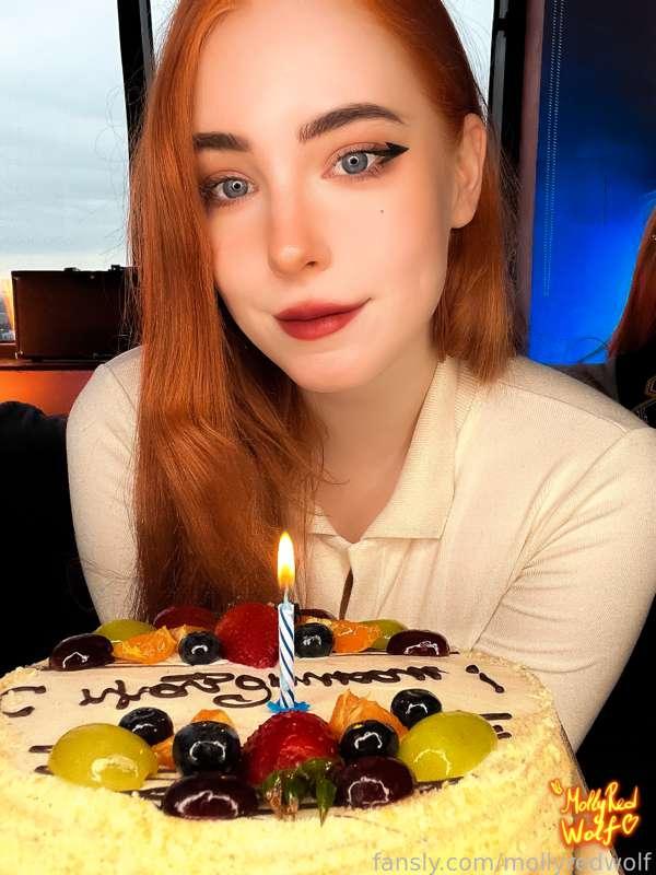 mollyredwolf image #1