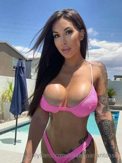 Do you like pink on me?💗