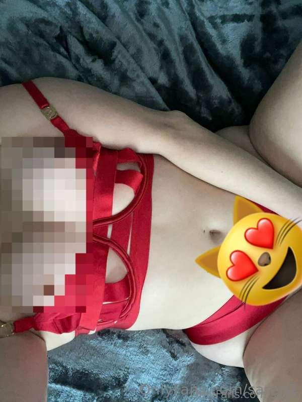 It's not Tuesday, but I want to treat you with my boobies. 🍒..