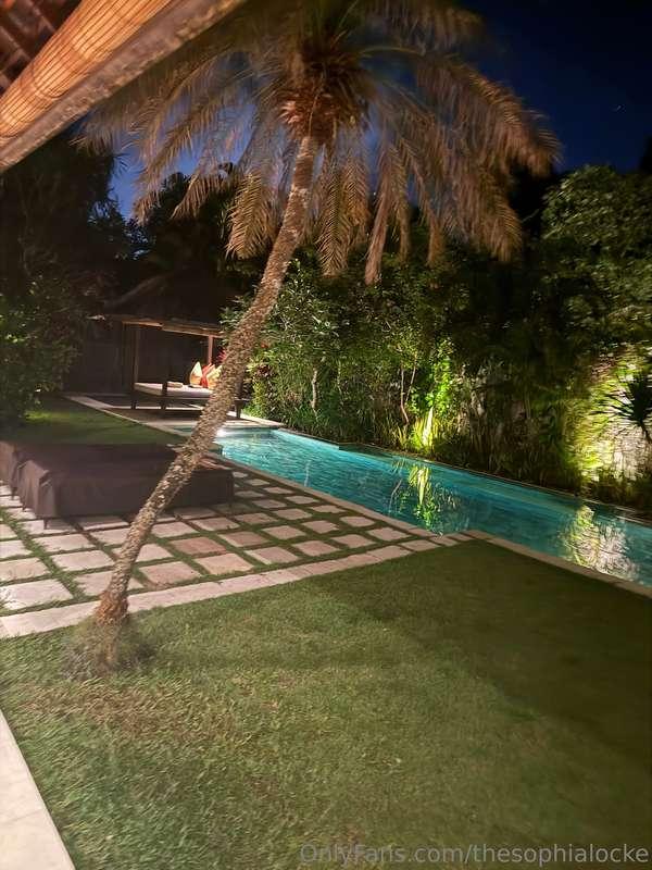 You get first look at the place I’m staying at in Bali! Such..