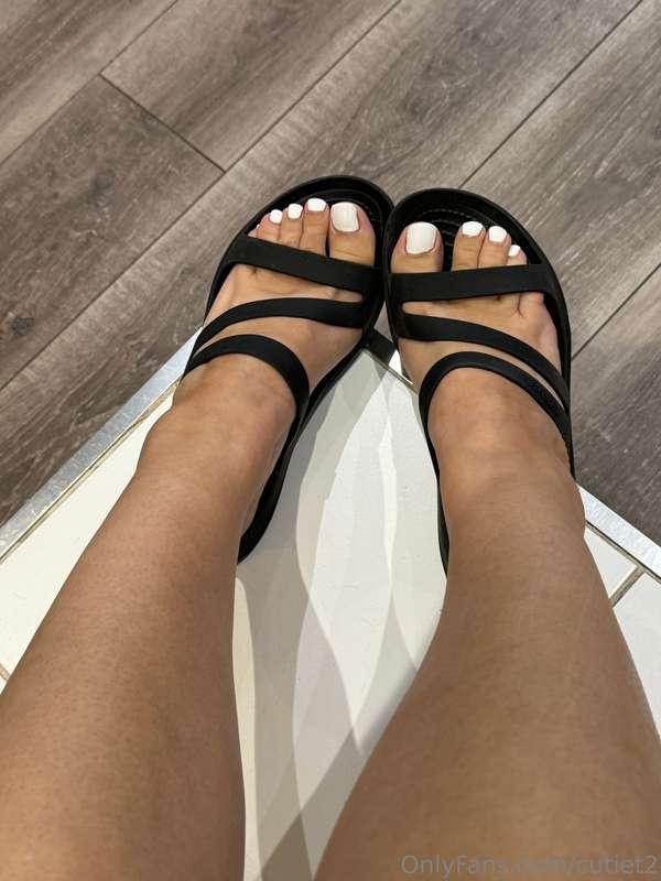 Fresh Pedi for holiday 🙌🏻 if you want to see all the holiday..