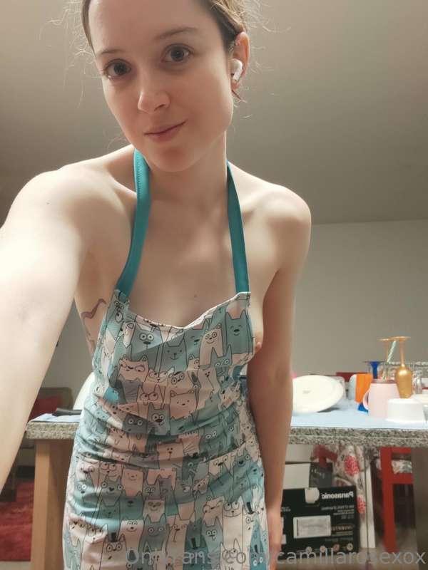 Just filmed a me doing dishes video 😚❤️ here was my "outfit"..