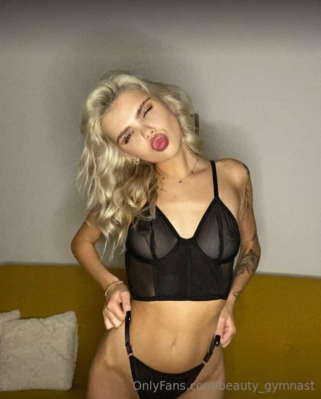 Text this hot blonde right now @baylin_grey 🍭She's online an..
