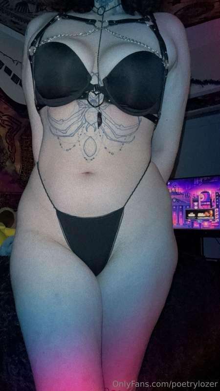 Have a lovely night guys!! Happy hump day 🥰🖤