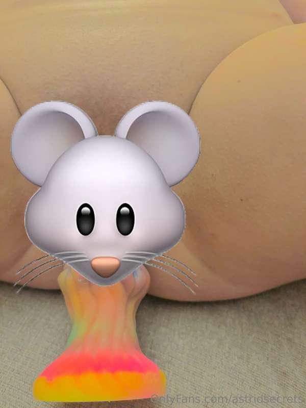 astridsecrets image #0