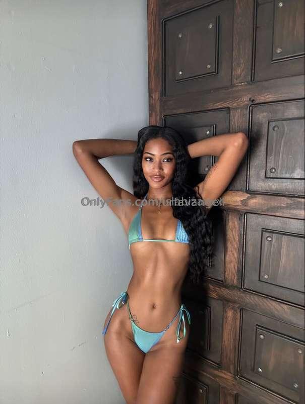 FREE FOR LIFEpetite famous ebony @islabizaxxx 🤤is FREE for l..