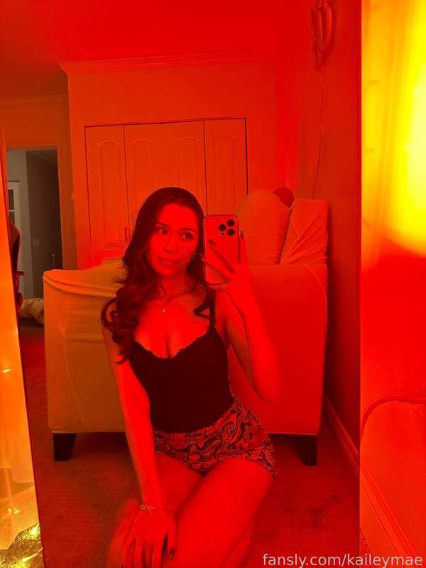 #OOTD 👺 maybe this was more of a slutty going out outfit than a cozy asmr vibe but fuck it i felt sexyy

#miniskirt #lace #sexy