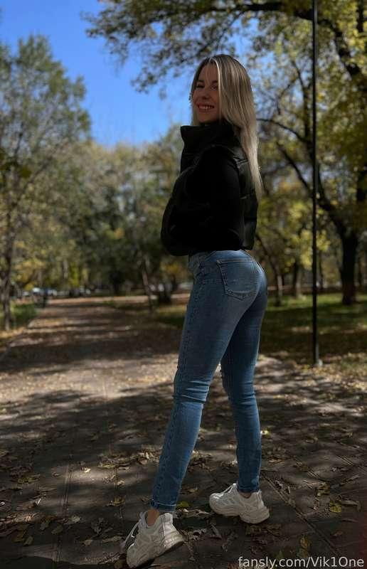 It's w bit cold outside, I love warm weather, the sun, I feel so bad in winter, I was born to live somewhere in the south!💞💘

#fyp #bodysuit #lingerie #leggings #bigass #ass #tease #tattoo #pants #blog #bigboobs #nature