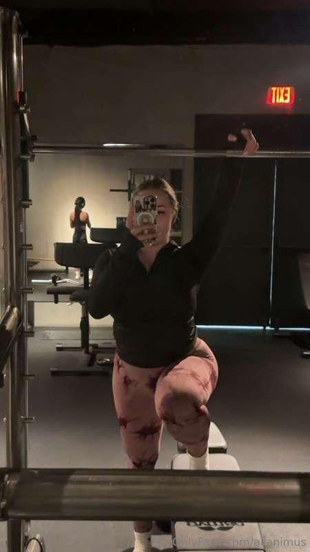 making some new stretching videos this week, who wants to se..
