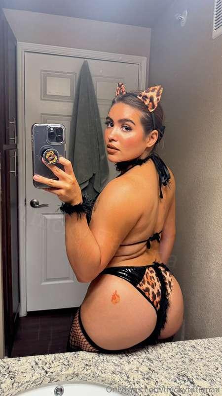 Just say I'm your sexy tiger 😽💋