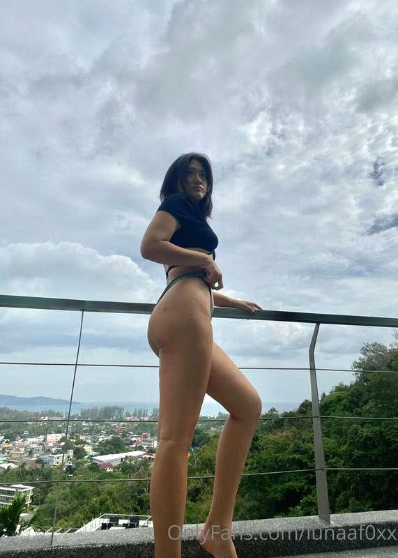 what are you looking at?? cum on message me, I'm horny. 🥵