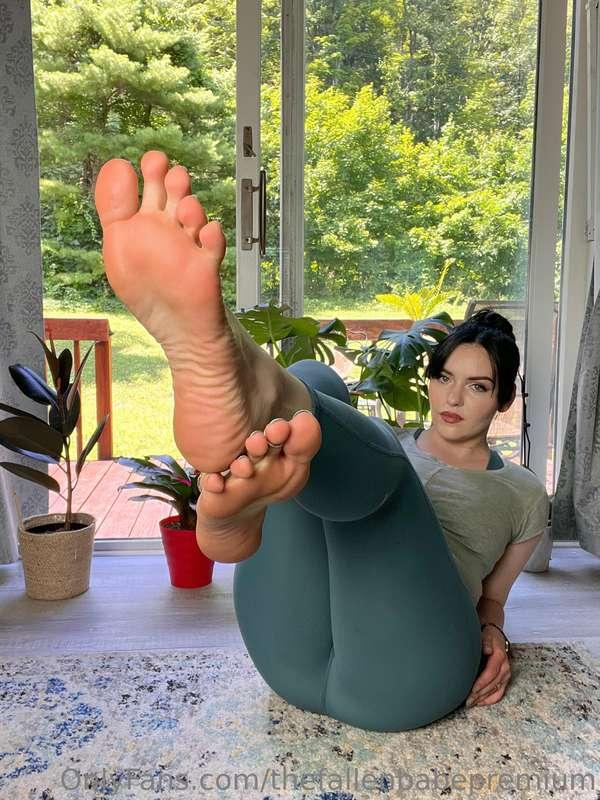 I don’t miss any opportunity to make you clean my soles and ..