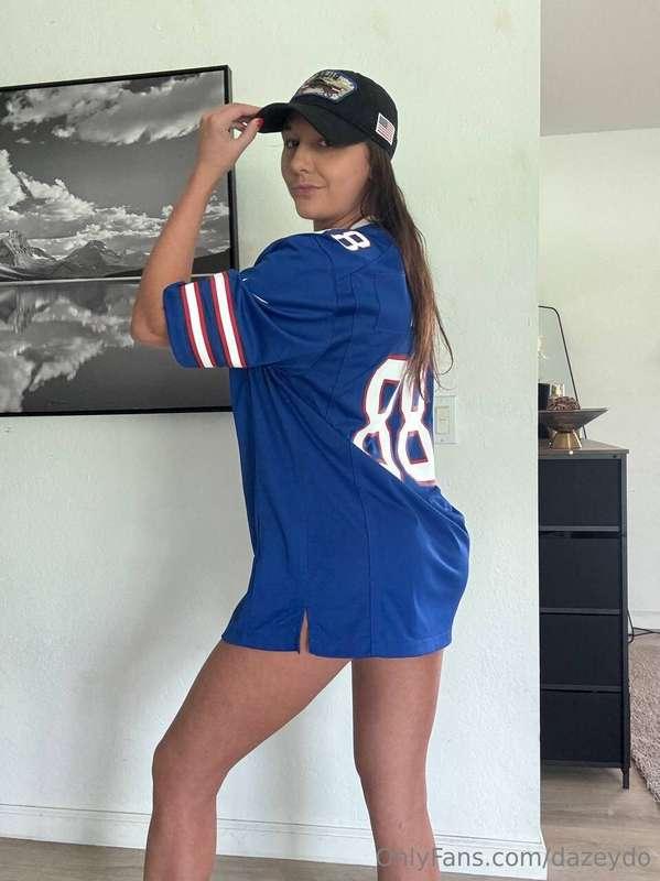 Do you want to play Fantasy football against me?! join my Fa..