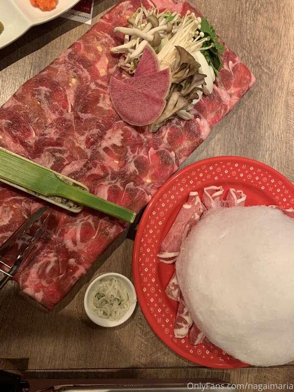 ママとラムしゃぶ食べ放題食べにきたよ🥩
最初おだしに綿飴を入れるんだけど、
一瞬で溶けました😋そして、一人前を食べるごと..