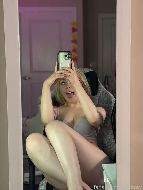 So ready for the weekend 😴 anyone have any fun plans? 

#fyp #pale #snowwhite #egirl #curvy 