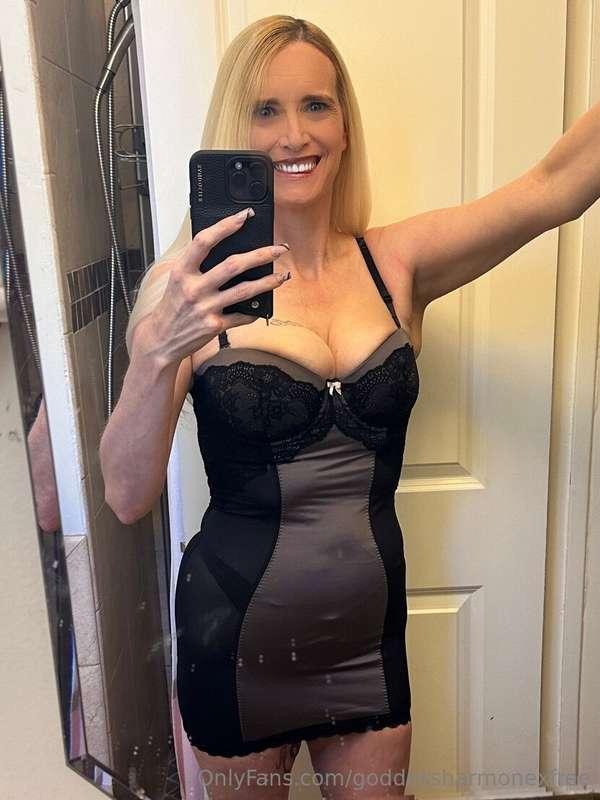 Good morning to all my good boys, cum here and I’ll let you ..