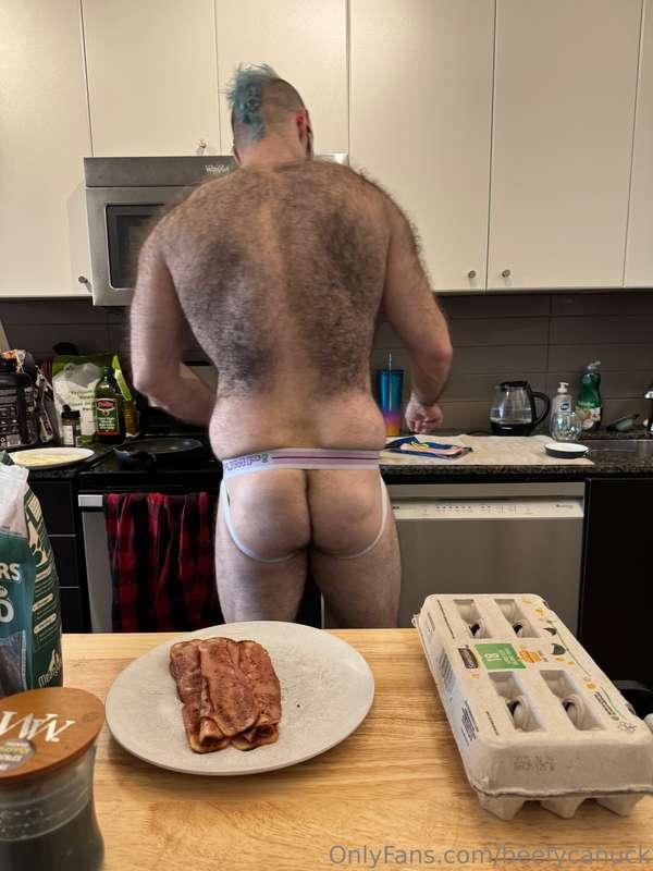 Sunday BundayBusy pup making breakfast for his fam