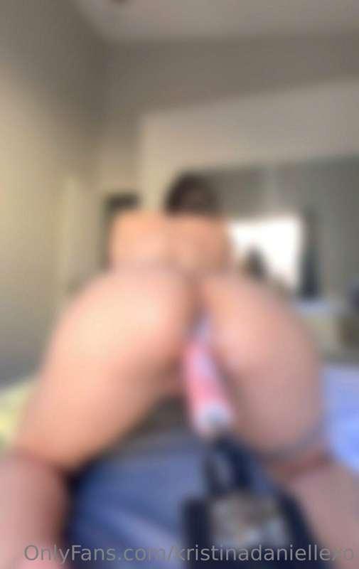 Doggy fuck machine filmed facing the camera. FULL NUDE XXX!!..