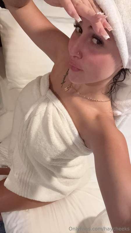 dm me if you want to see me naked 😍