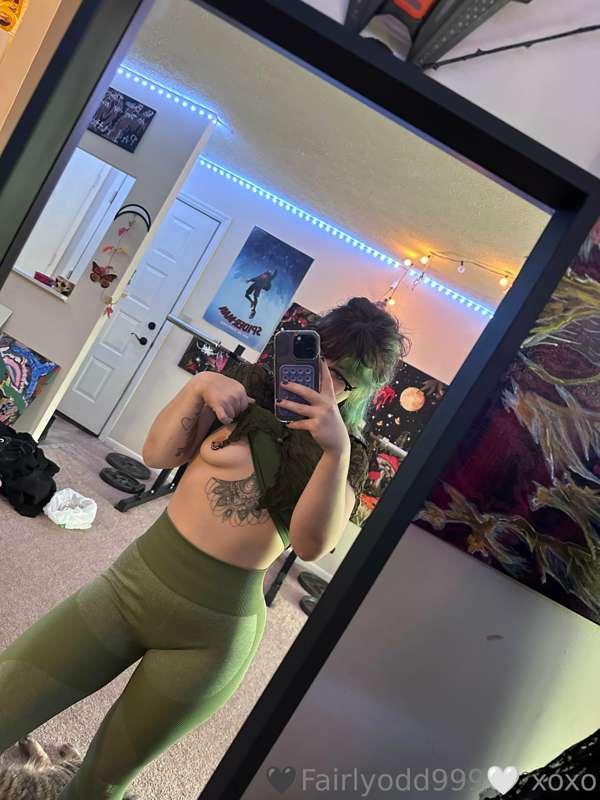 A titty for your morning🤓