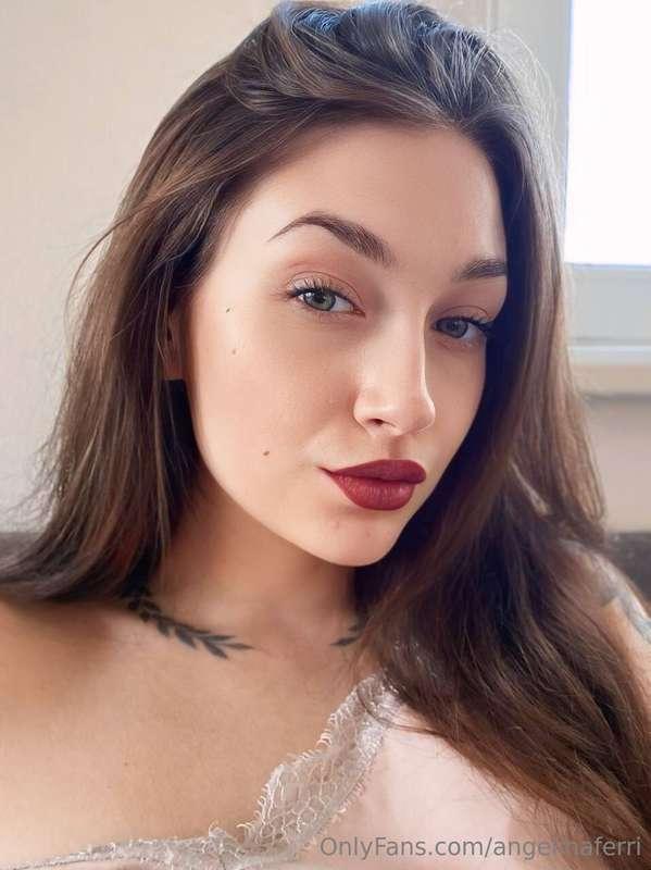 Not a smile this time, but passionate, juicy red lips, do yo..