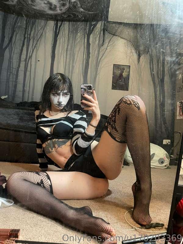 Let’s clown around 😩🖤
