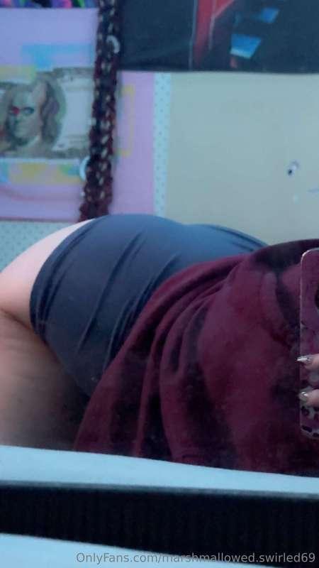 Beautiful morning 💗 yoga time ✨ Drink water luvs 💗