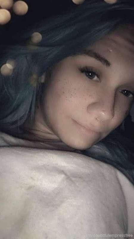 doubtfulempressfree image #1