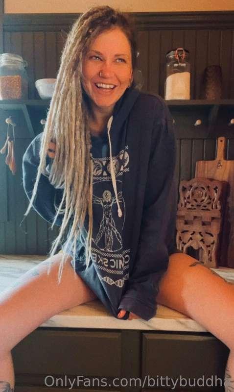💨Kush rolled,🥃glass full,✌🏼I prefer the better things.

Can ..