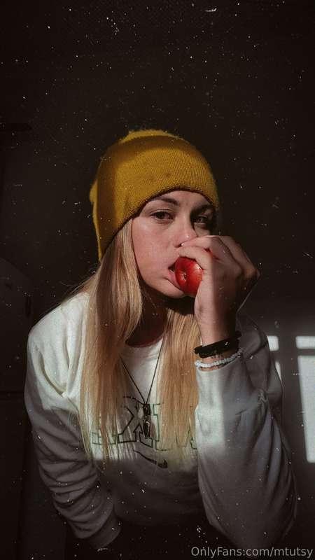 Whoever bites the apple 🍎 does not need to leave paradise be..