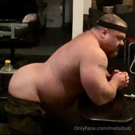 Taking a short break during my workout. Daydreaming about co..