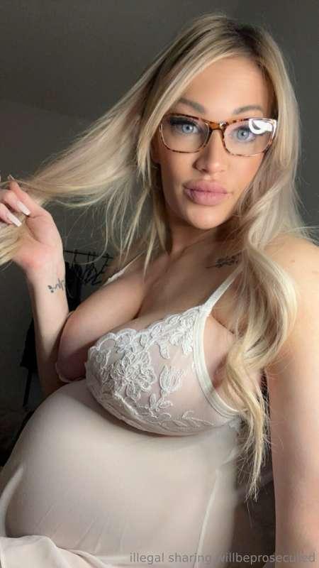 Do you like me in glasses? 🙈🥰
