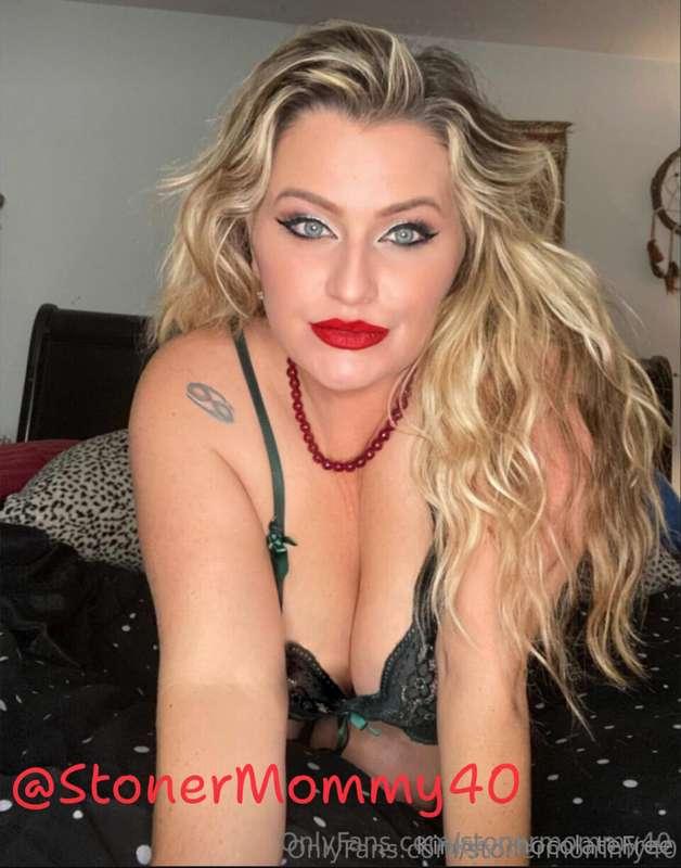 Fun and wild Mommy 😜 Cum Goddess 👑Free Subscription ❤️😘 Feti..