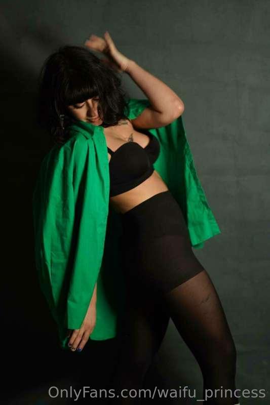 Recent model photo shoot! How would you rate this from 1 to ..