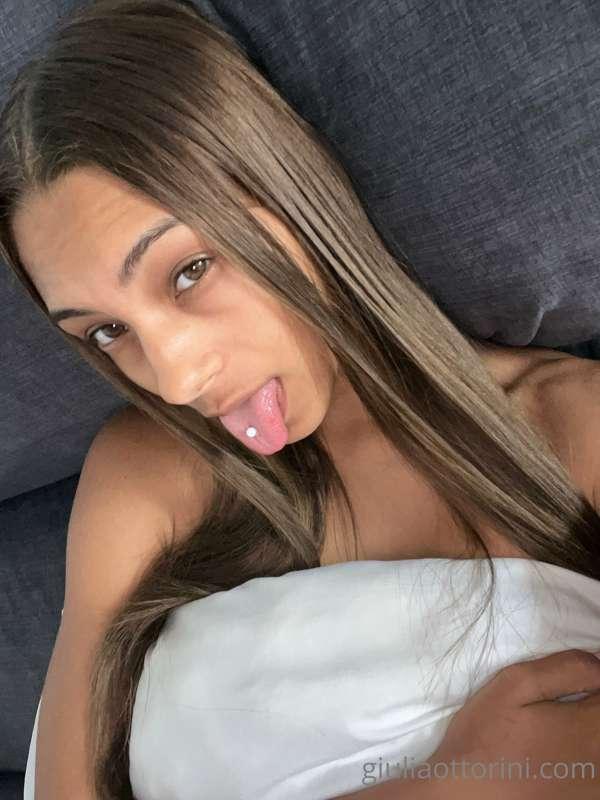 sul divano aspettando😌💦
