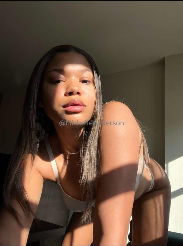 GOLDEN HOUR GOT ME GLOWING, NOW IMAGINE HOW I’D LOOK WRAPPED..