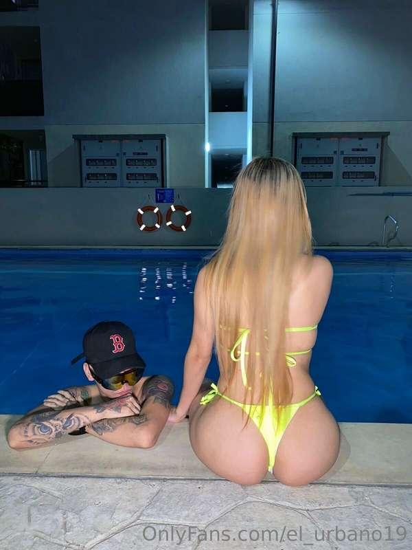 Que rico hacerlo en la piscina 💦😋🤤