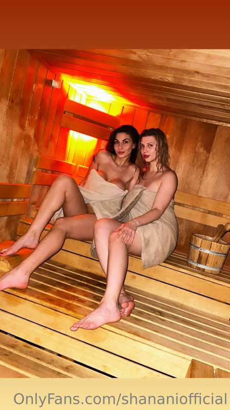 NAKED &  STEAMY KISS in THE SAUNA 🔥🔥🔥
With my friend @klassi..