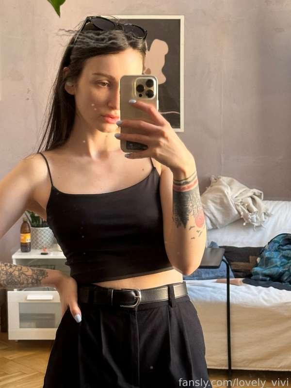 Lady in black 🖤

#daddysgirl #student #brunette #romantic #lifestyle #smalltits #petite #tease #dress 