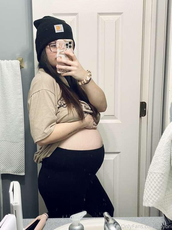 There’s no hiding this belly now 😅