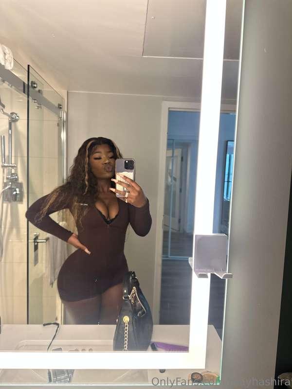 looking hot for you 🔥🔥