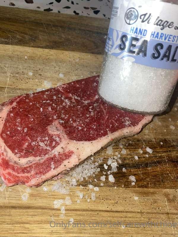 I love a good steak with the perfect amount of seasoning! 🥩 ..