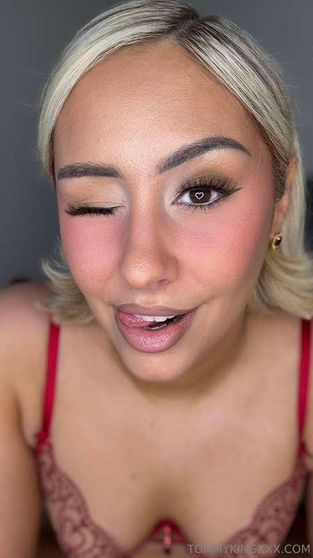 I got a heart-shaped ring light 😍 