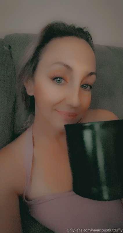 💅 Really want a wet set of nails and toes! Anyone want to he..