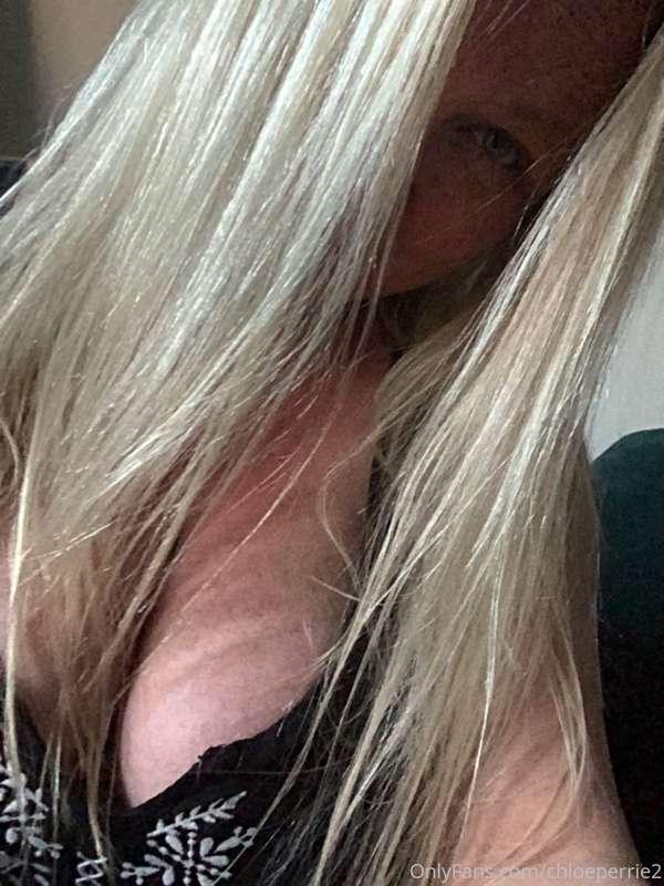 Happy hump day 🐪  
Hanging on my couch after work .. walked ..