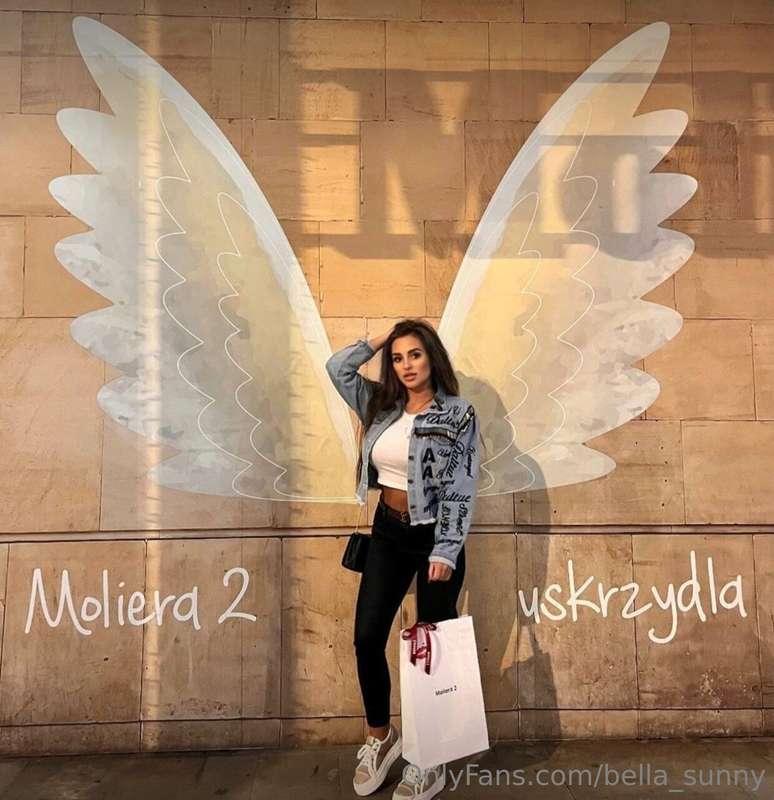 Do I look like an angel with pretty wings? 😋💕