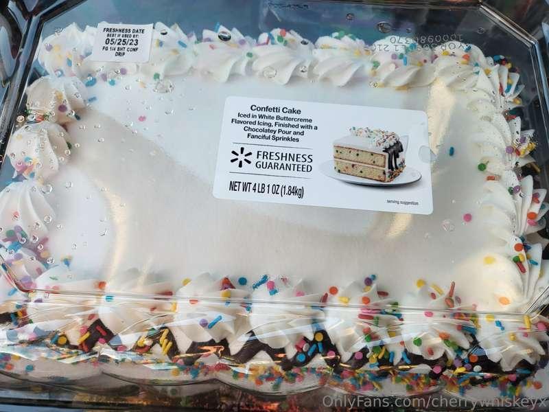 Can't wait to sit on this cake 😋🍑🎂